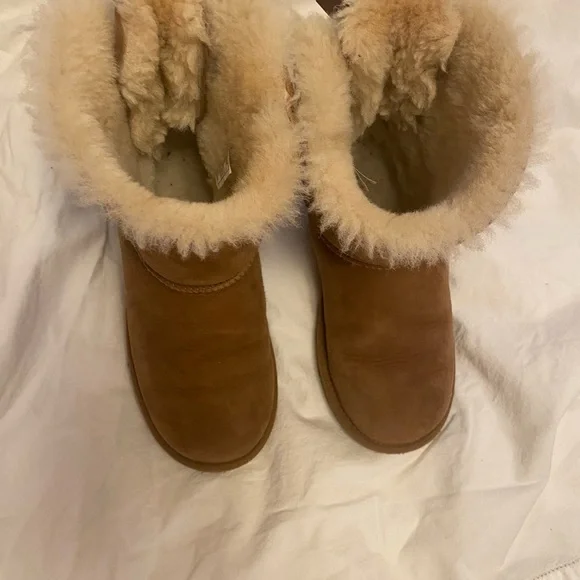 Girls Bailey Ugg Boots - Picture 4 of 4